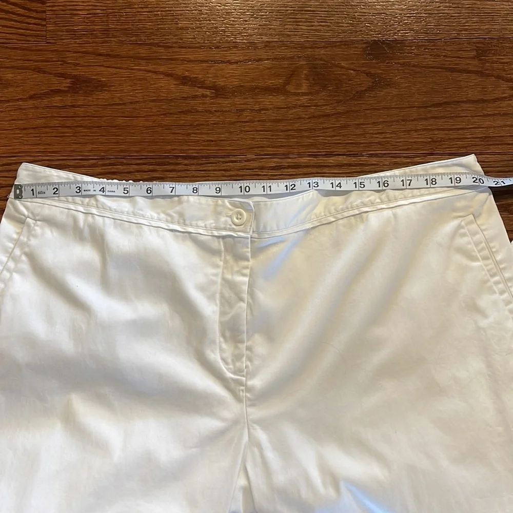 Maggie Barnes for CATHERINES  White TUMMY CONTROL white stretch cotton Capri 24W